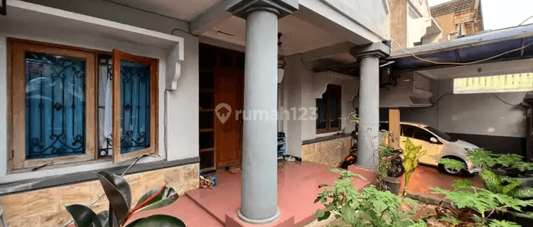 Rumah Bagus di Semolowaru Dekat Masjid 1