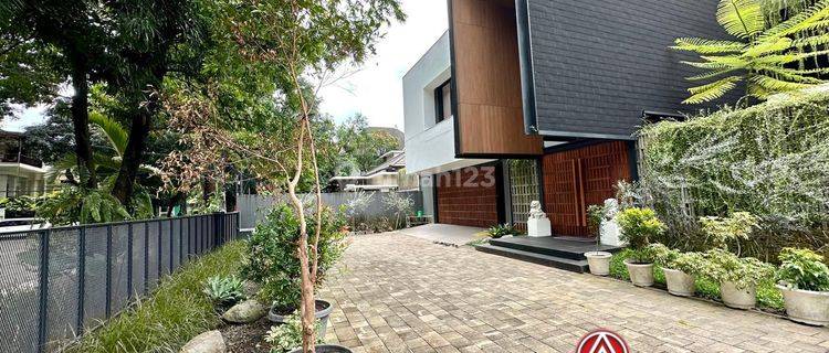  Kebayoran Baru, Rumah Mewah 2 Lantai Dengan Bangunan Modern  1