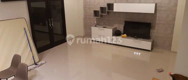 Rumah Dalam Cluster Di Singgasana Pradana Bandung 1