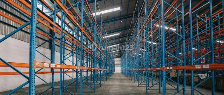 Disewakan Gudang Bersih Loading Dock + Racking 1800m2 Di Kim 3 Medan 1