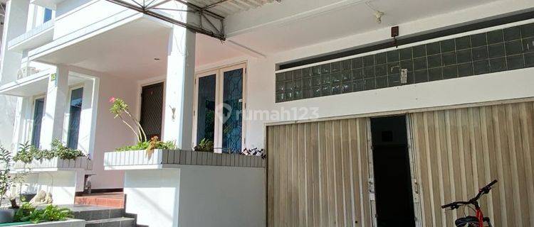 Ldp0028 Rumah Furnished 2 Lantai Dengan Banyak Kamar Tidur Darmo Permai Surabaya 1