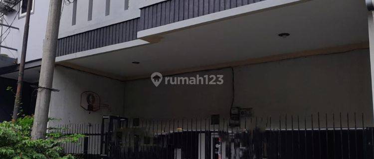 Di jual rumah 3 lantai full Dack, bagus,bebas banjir, daerah menceng dalam  1