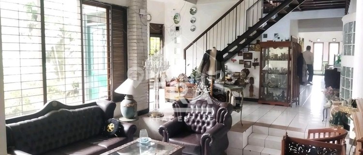 Rumah Besar Terawat Lingkungan Sejuk di Pasteur, Bandung 1
