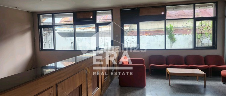 Main Road Shop House Suitable for Business on Arnold Mononutu Street, Ternate 1