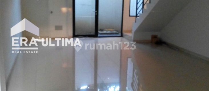 Good Strategic Shophouse Suitable for Business and Office in Sayap Sutami. 1