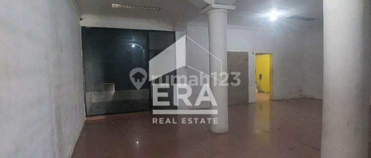 Strategic Shophouse Suitable for Business and Office on Jendral Sudirman 1