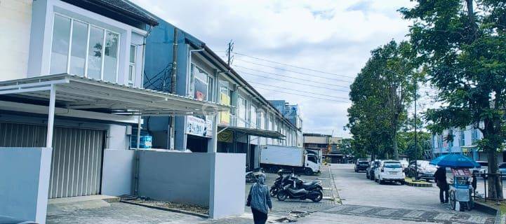 Ruko 2 Lantai Siap Pakai Strategis di Holis Regency 1