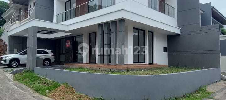 For Sale New Hook House. International Village 1. 1