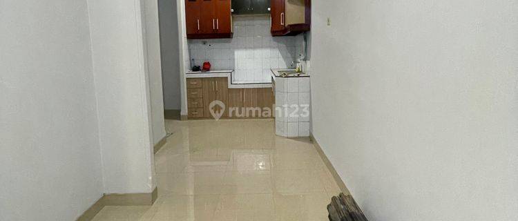 Rumah Nyaman 4 Kamar Tidur 2 Lantai Jelambar Blok C 1