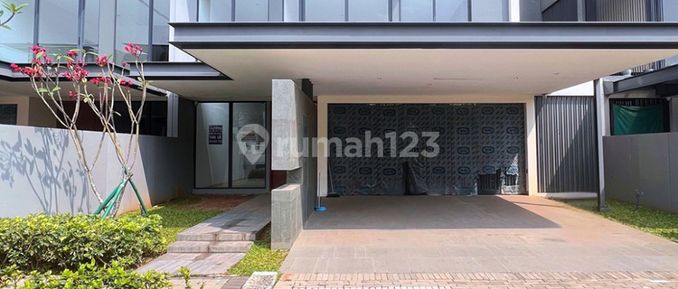 Rumah, 3 Lantai, Siap Huni Clstr Lyndon Navapark di BSD City. Harga Nego 1