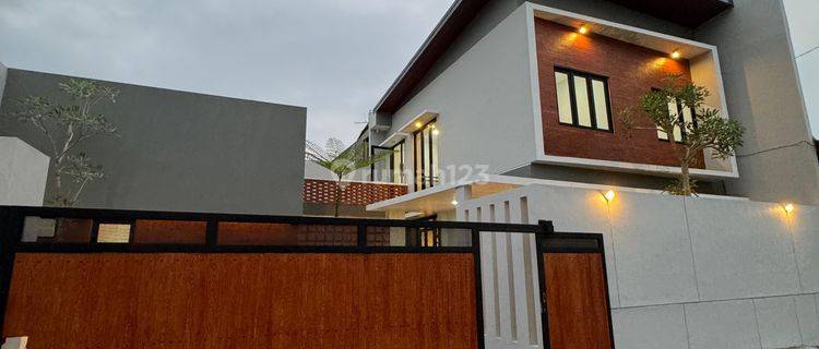 Rumah Mewah Minimalis Modern Dekat Uii  1