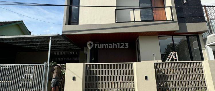 Rumah Mewah 2 Lantai Proses Finishing Di Purwomartani 1