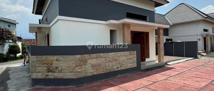 Rumah Mewah Minimalis Modern Dekat Uii  1