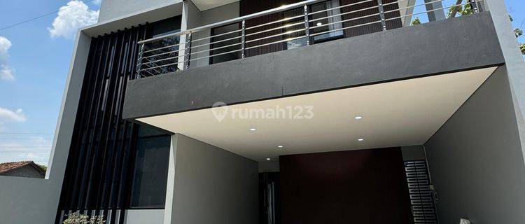 Rumah Mewah Minimalis Modern Grahadika Residence 1