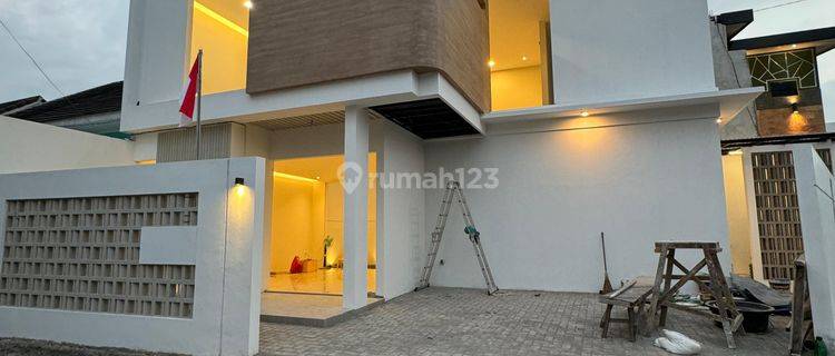 Rumah Mewah Minimalis Modern Dekat UII  1