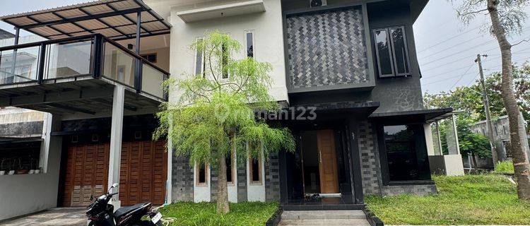 Rumah Mewah Minimalis Modern Dekat Pasar Rejodani 1