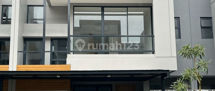 Rumah 4 Kamar 4 Ac Ada Solar Panel dan Attic Room di Teravia BSD 1