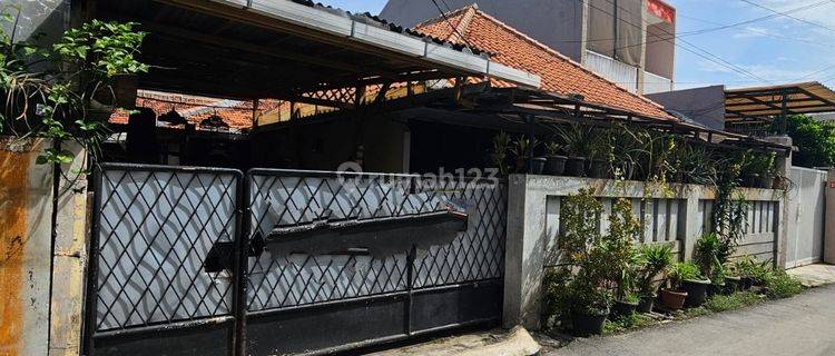 Rumah tua cocok jadi kos kosan area Kemanggisan dekat Dom Binus, Jakbar 1