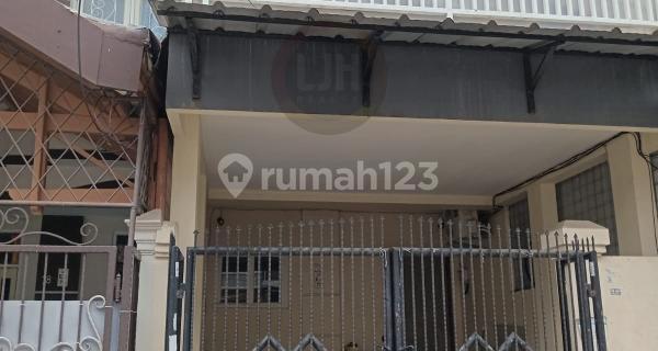 Ready-to-Occupy House in Taman Palem Lestari Housing Complex, West Cengkareng, West Jakarta 1