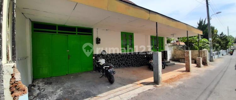 8-Room Boarding House in Taman Siswa Near Campus 1