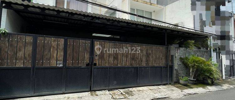 Rumah Semi Furnished Dekat Stasiun di Setiabudi Jakarta Selatan 1