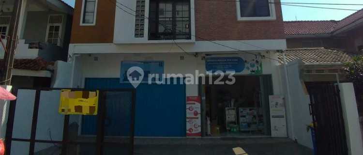 2 units of 2-story shophouses plus residential building in a strategic location in Tugu Depok. 1