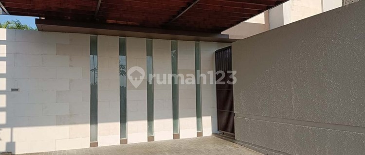 Rumah 2 Lantai Baru Semi Furnished HGB di Kediri,tabanan 1