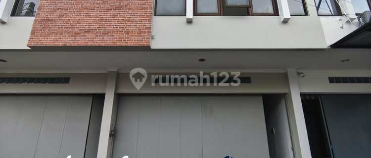 Selling New 3-Storey Shop House Cheap in Gunung Batu Pasteur Bandung 1