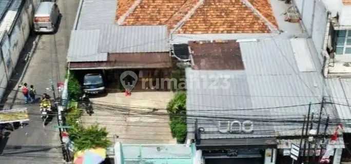 Hook House with Kiosk Bonus for Sale in Bukit Duri, Tebet, South Jakarta 1