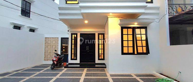 RUMAH MEWAH FASILITAS KOLAM RENANG DAN TAMAN DI JAGAKARSA JAKARTA SELATAN  1