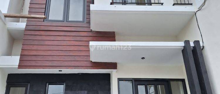 Rumah baru 2 lantai modern mewah di Surabaya Selatan  1