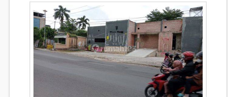 Rumah disewakan cocok utk kafe dan rmh makan 1