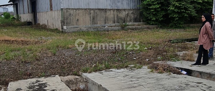 Gudang Pinggir Jalan Utama 1