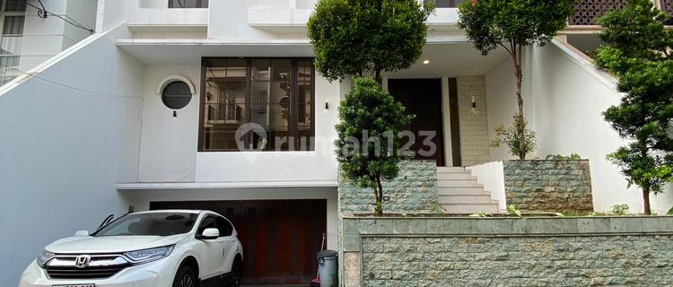 Rumah Modern Lengkap Swimpool di Cipete 5 Menit ke MRT 1