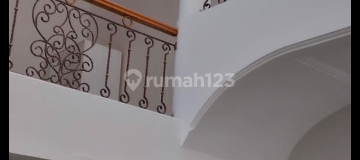 For Sale Modern Building House Located in Sayap Dago, North Bandung, 2 Floors 1