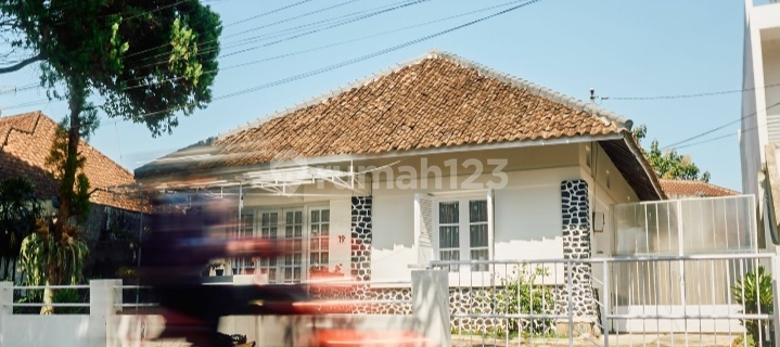 For Sale Classic Building House Best Location Riau Wing 1