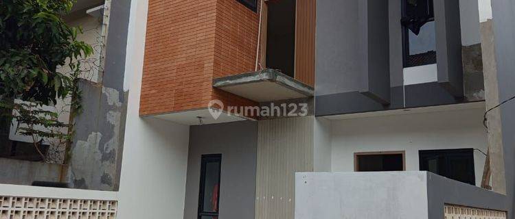 Rumah Gress dua lantai di Sukaluyu BKR  1