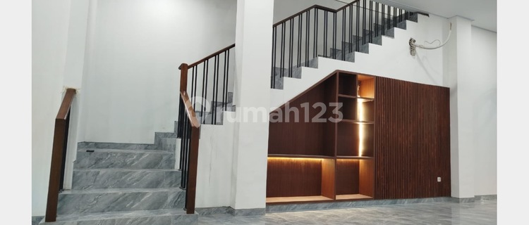 3-Storey Shop House, South-Facing, Spacious Parking, Close to Many Public Facilities, on Jl. Arjuna Utara, West Jakarta. 1