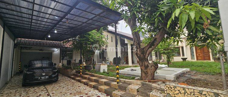 Rumah Besar, 2 Lantai, Aman, Tidak Banjir, Dikelilingi Berbagai Fasilitas Umum, Bertetangga Dengan Pemilik, di Jl. Perkutut, Bintaro Jaya Sektor 2, Jakarta Selatan. 1