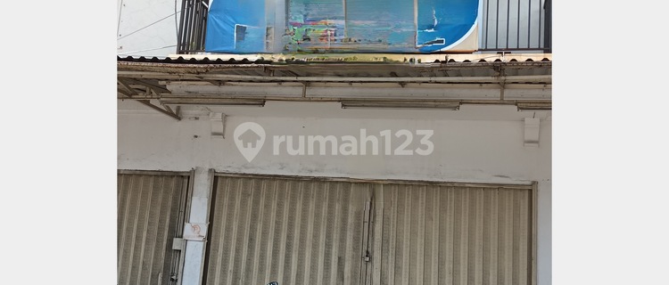 Shop house for rent, good, 810 m2, in a busy location, accessible by various Angkot routes, surrounded by many real estates, in Petukangan, South Jakarta. 1