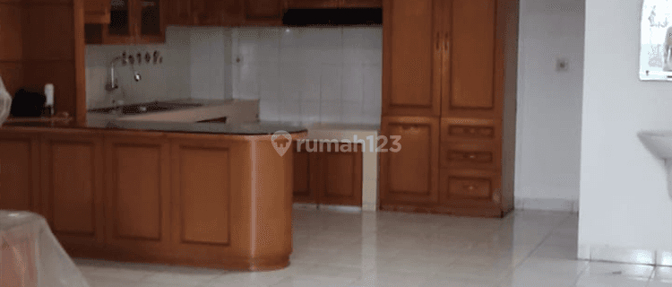 Rumah 2 Lantai Semi Furnished SHM di Cengkareng, Jakarta Barat 1