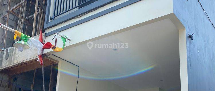 Rumah 2 Lantai Deket Fasilitas Umum SHM - Sertifikat Hak Milik