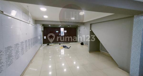 Ready-to-use shophouse on Kartini Street 1