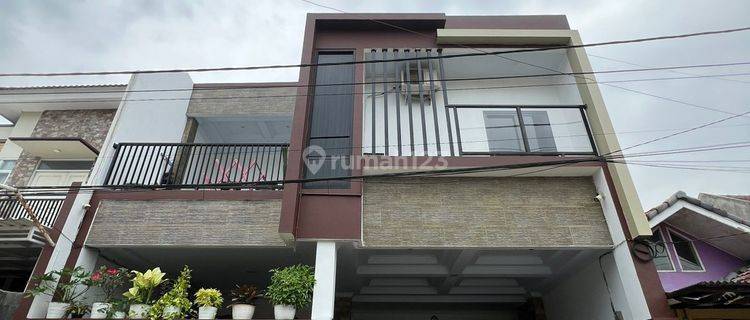 Dijual Rumah 3 Lantai Full Furnished Di Permata Harapan Baru, Pejuang, Kota Bekasi 1