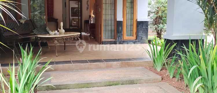 Classic modern house in a quiet area, ready to occupy in Lebak Bulus. 1