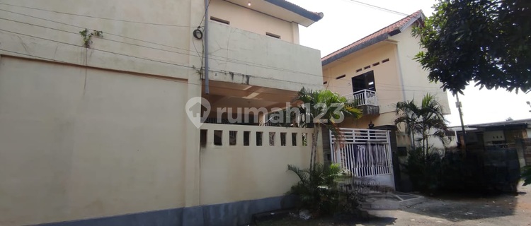 A ready-to-live boarding house that is always full can be used as a guest house. 1