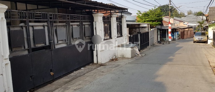 Rumah Dengan Lokasi Strategis di Jl. Raya Asem Baris Tebet  1