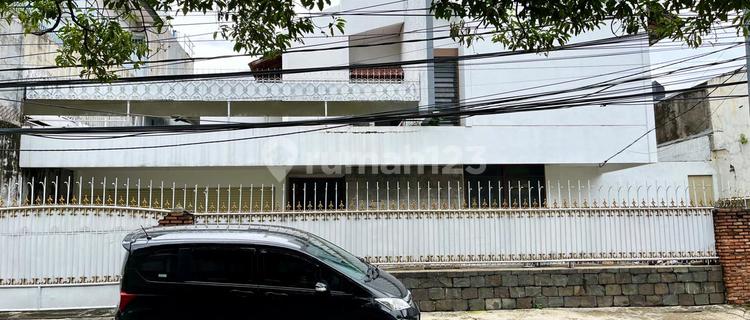 Rumah 2 Lantai Halaman Luas Di Jln Dharmawangsa Kebayoran Baru Jakarta Selatan 1