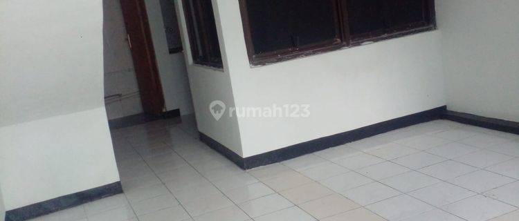 Disewakan Rumah 2 Lantai Murah di Jakarta 1