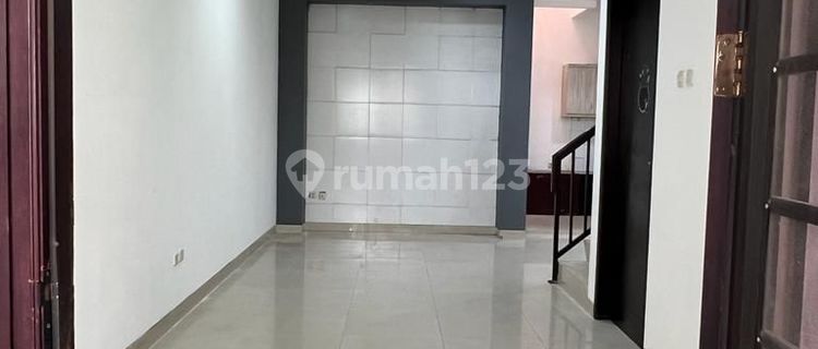READY-TO-MOVE-IN HOUSE, NEAT, 2 FLOORS, 3+1 BEDROOMS, FLOOD-FREE IN KELAPA GADING NORTH JAKARTA 1
